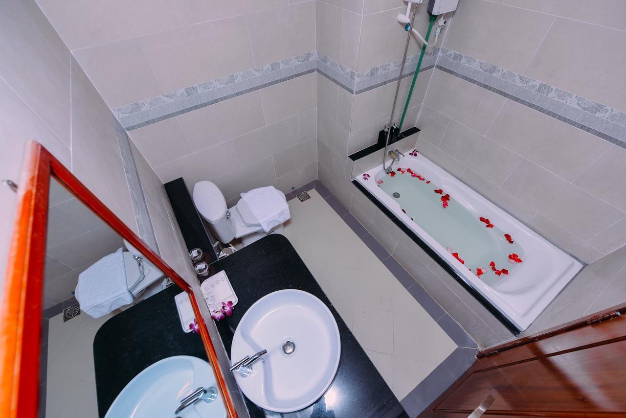 Sky Palace Boutique Hotel พระตะบอง ภายนอก รูปภาพ