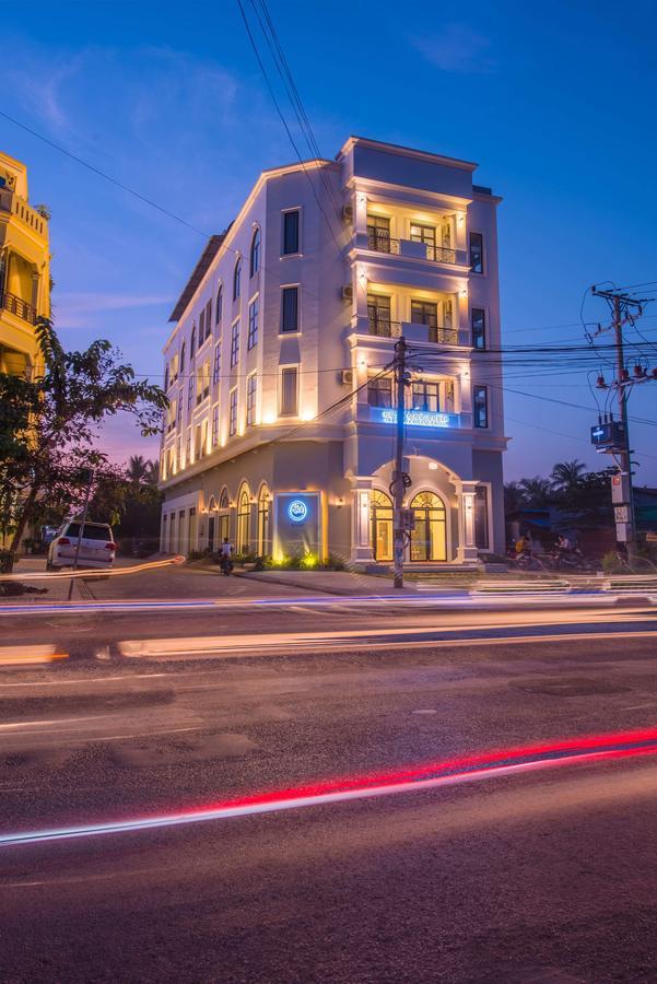 Sky Palace Boutique Hotel พระตะบอง ภายนอก รูปภาพ