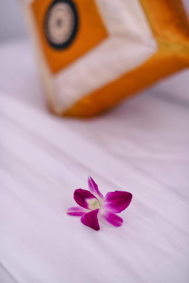 Sky Palace Boutique Hotel พระตะบอง ภายนอก รูปภาพ