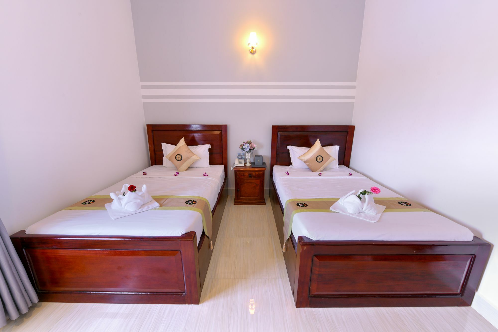 Sky Palace Boutique Hotel พระตะบอง ภายนอก รูปภาพ