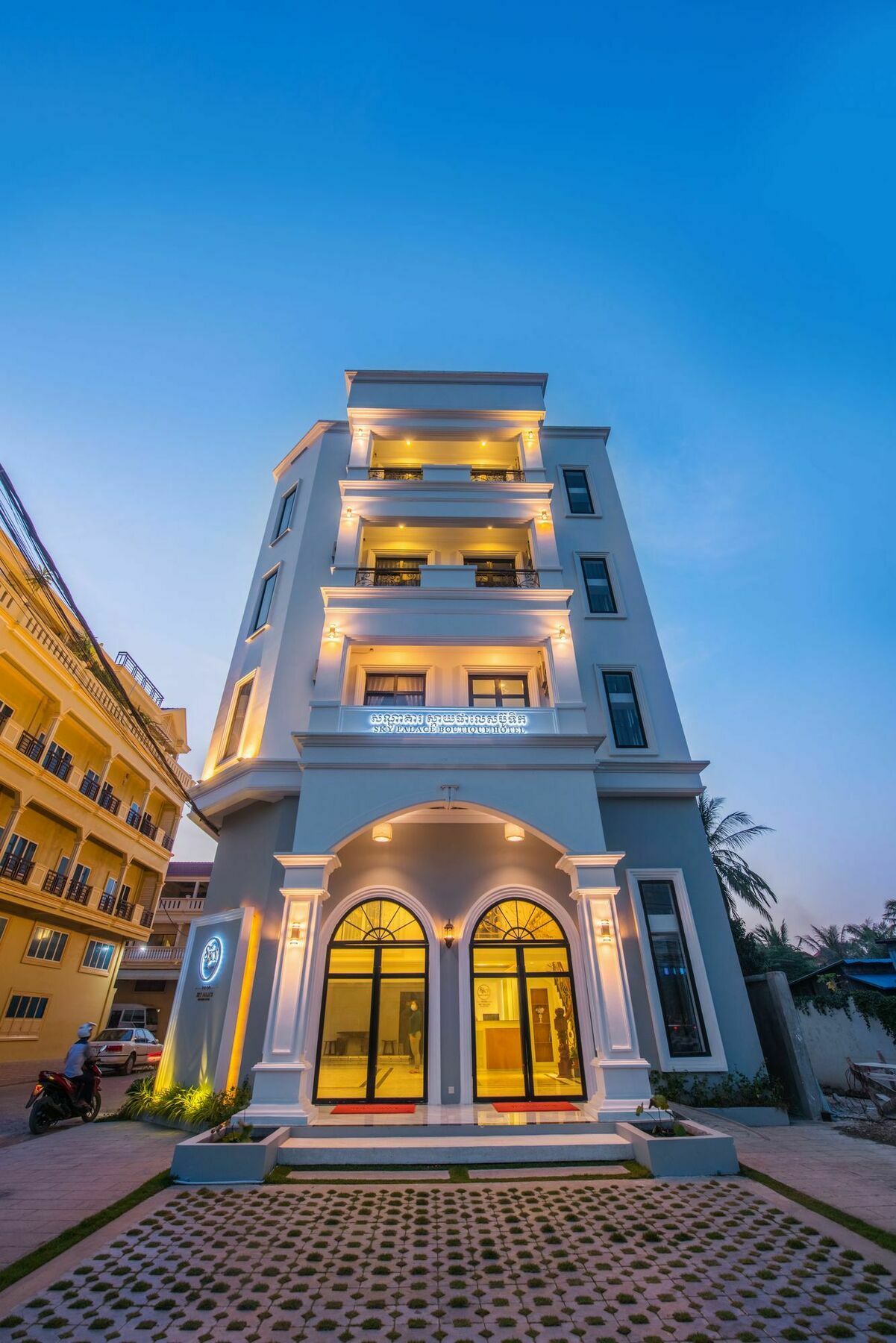 Sky Palace Boutique Hotel พระตะบอง ภายนอก รูปภาพ