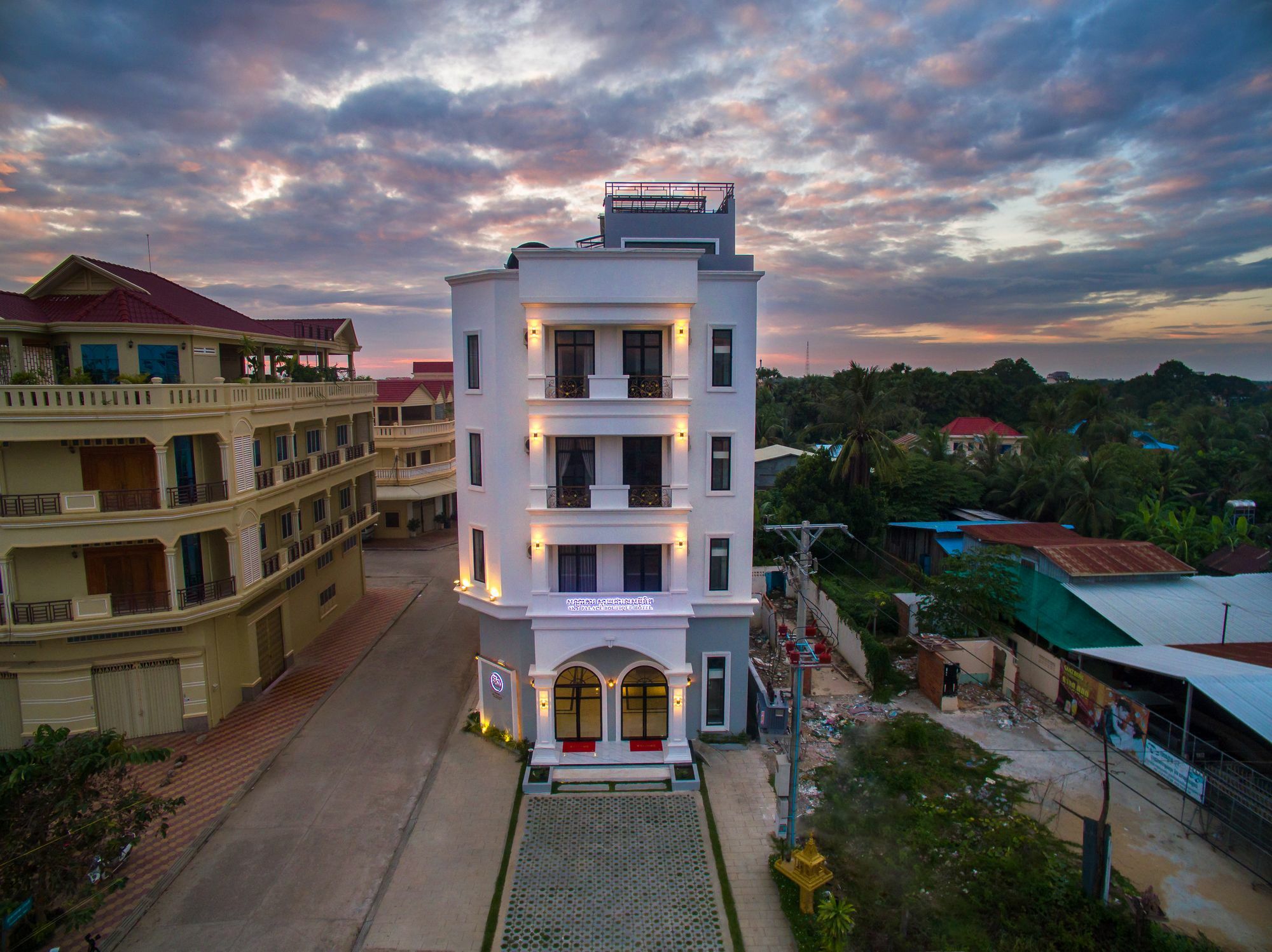 Sky Palace Boutique Hotel พระตะบอง ภายนอก รูปภาพ