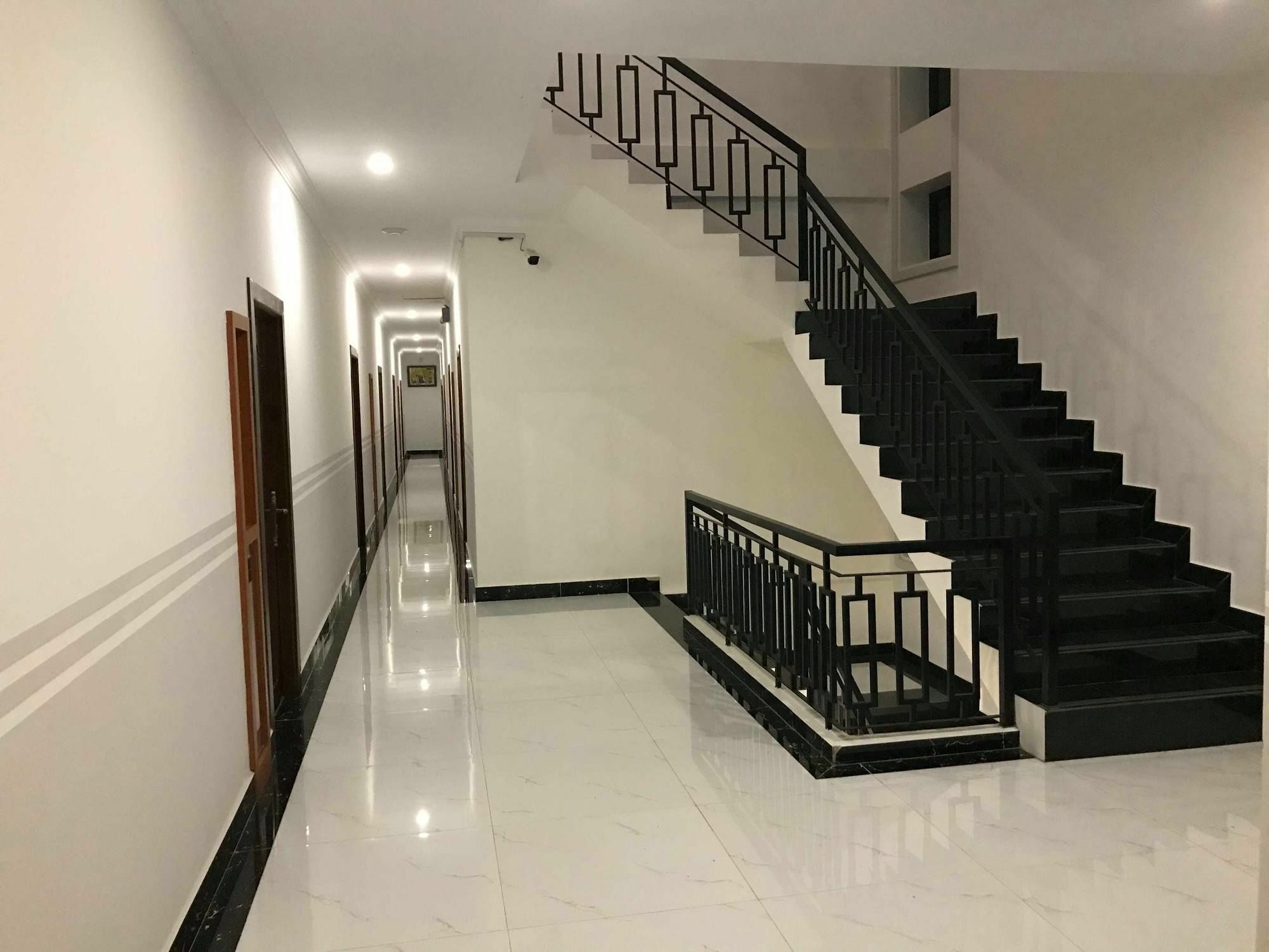 Sky Palace Boutique Hotel พระตะบอง ภายนอก รูปภาพ
