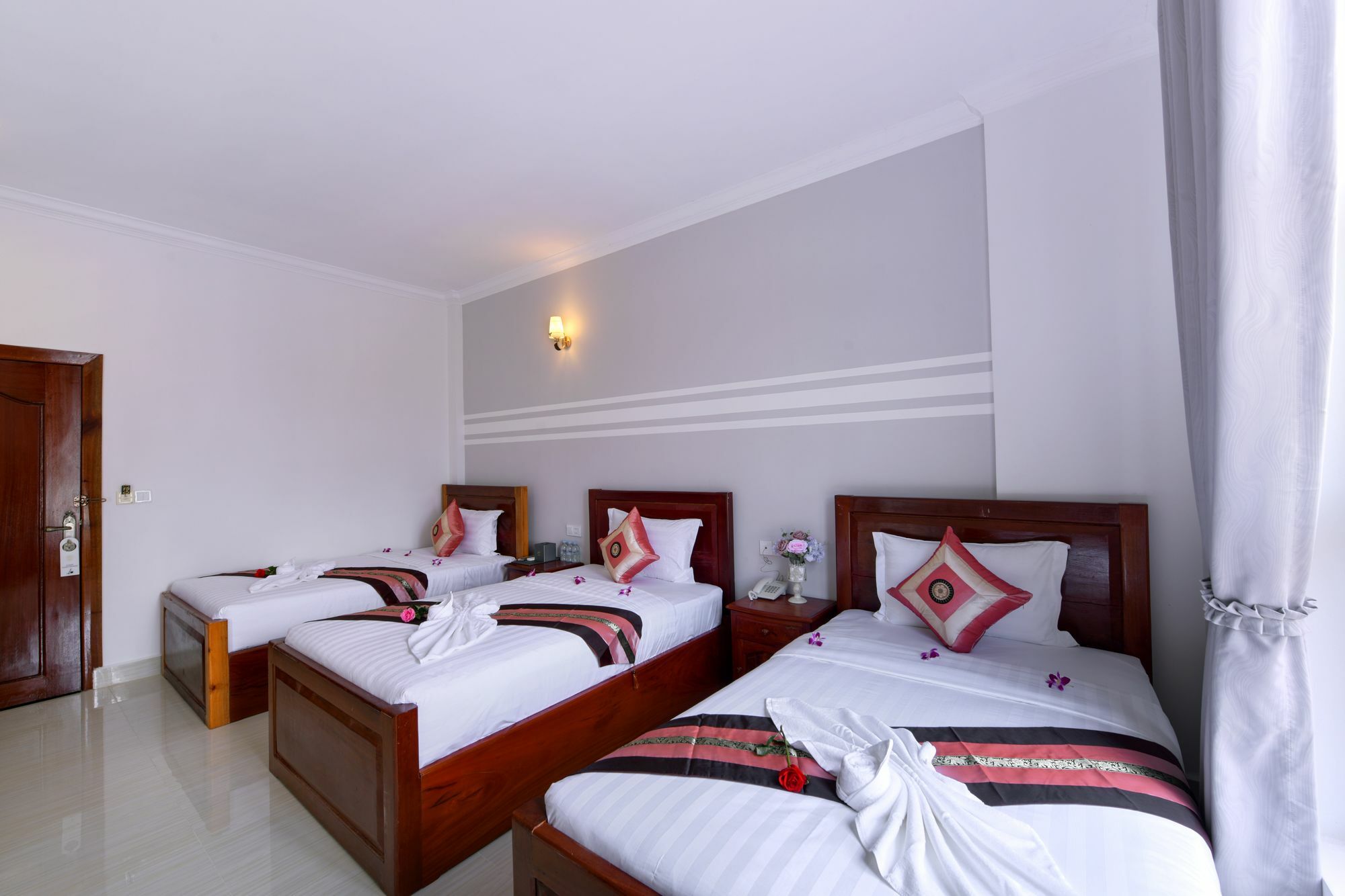 Sky Palace Boutique Hotel พระตะบอง ภายนอก รูปภาพ