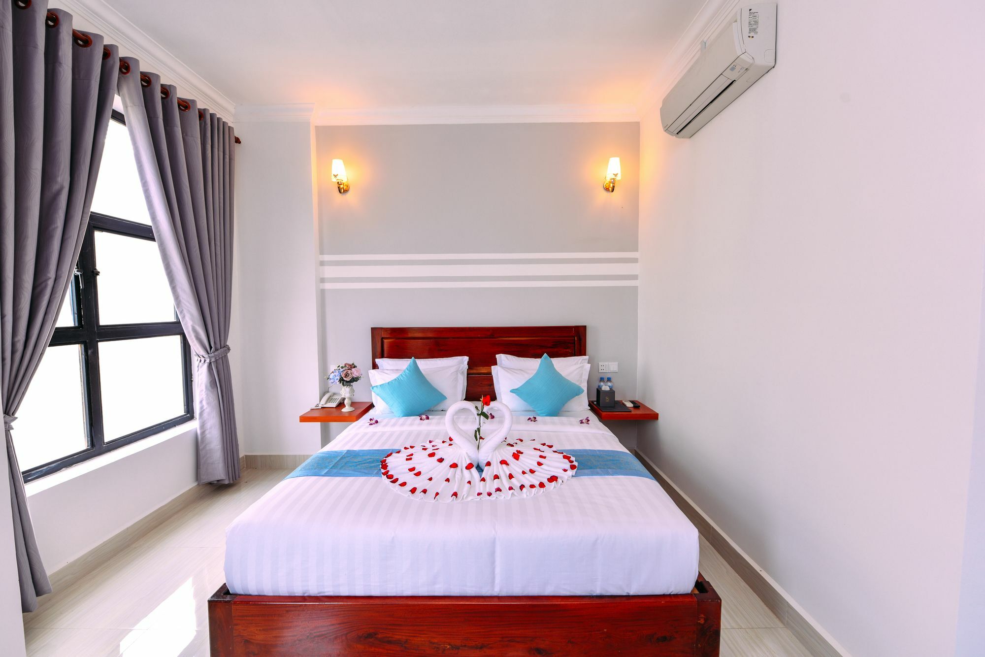 Sky Palace Boutique Hotel พระตะบอง ภายนอก รูปภาพ