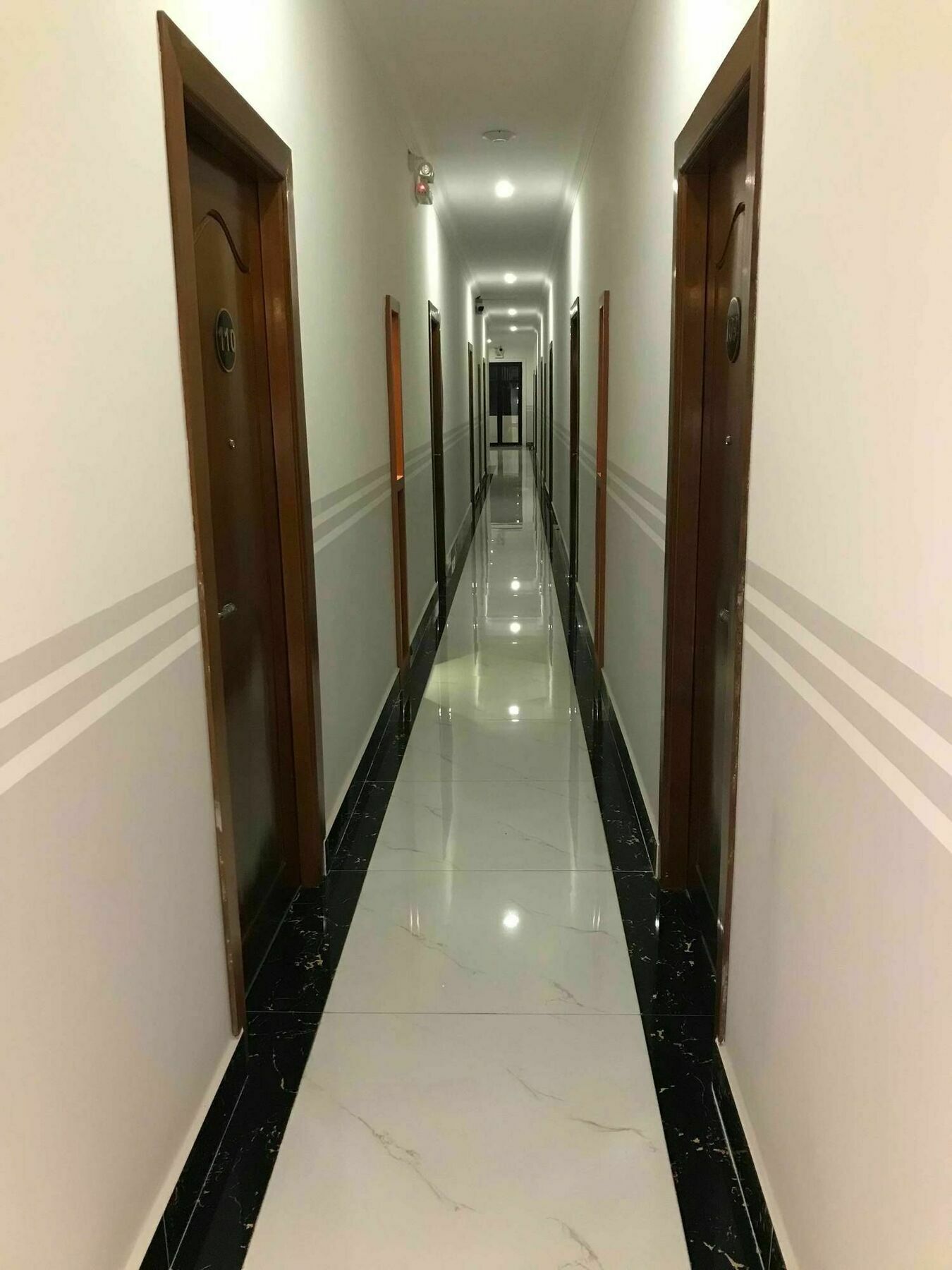 Sky Palace Boutique Hotel พระตะบอง ภายนอก รูปภาพ