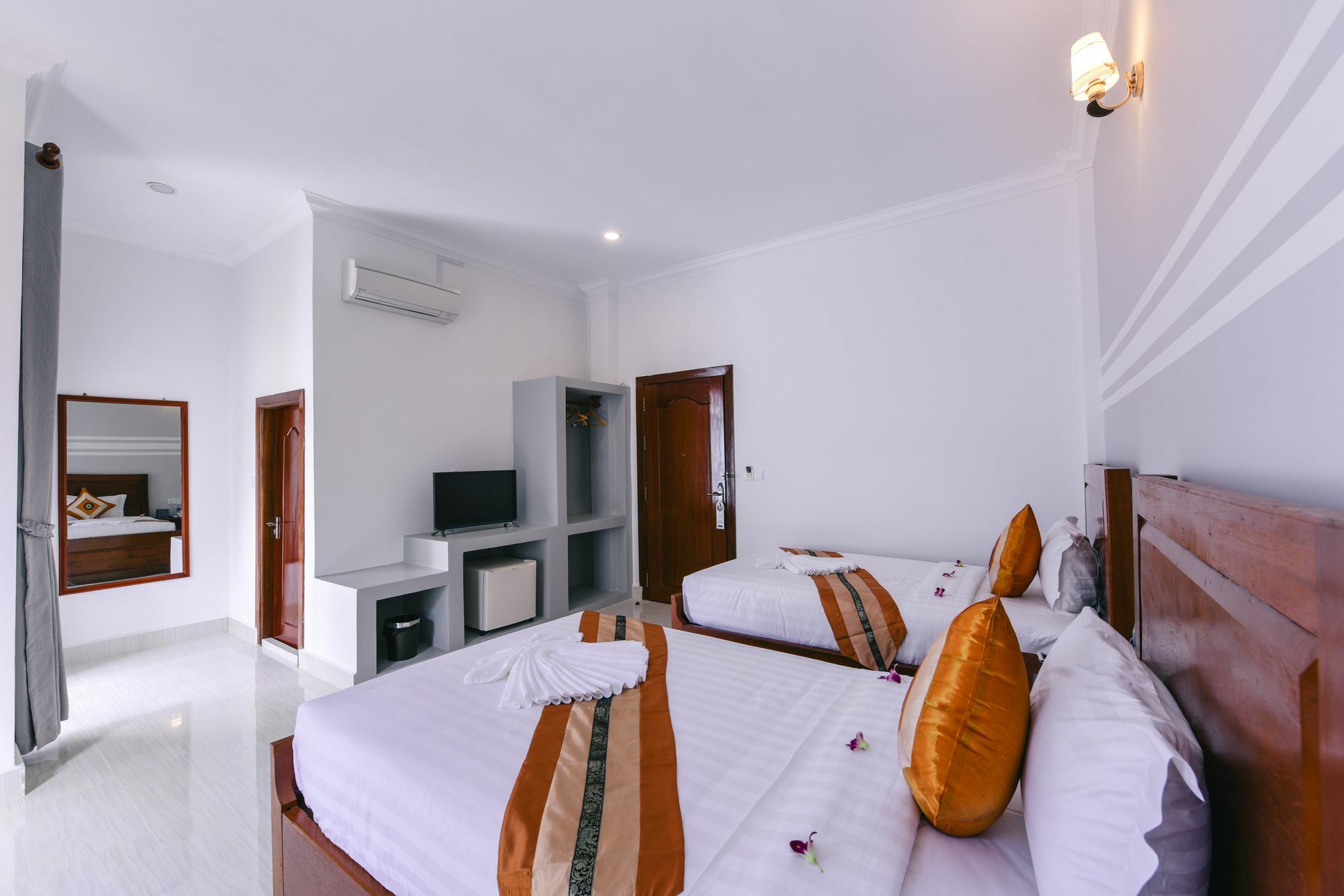 Sky Palace Boutique Hotel พระตะบอง ภายนอก รูปภาพ