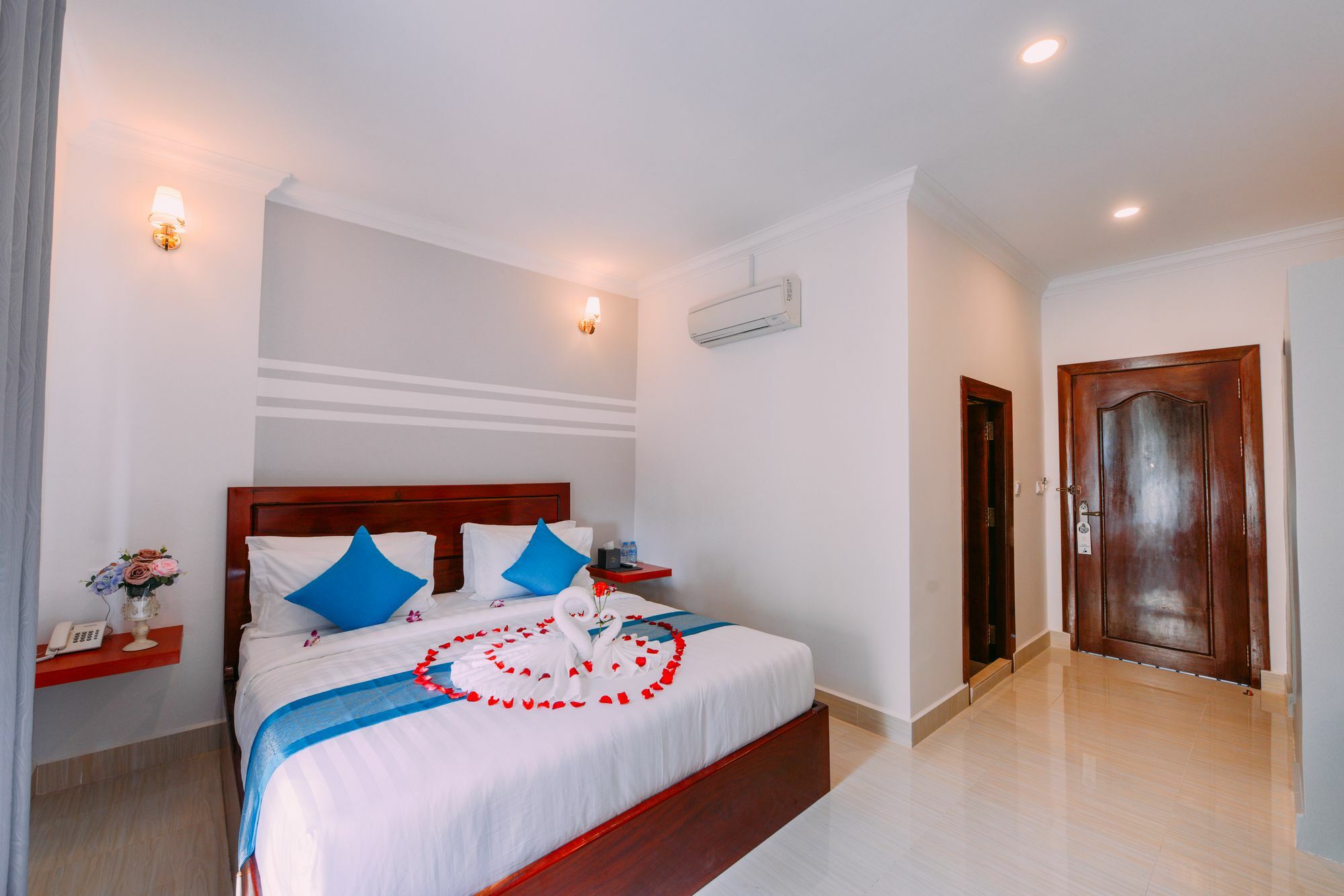 Sky Palace Boutique Hotel พระตะบอง ภายนอก รูปภาพ
