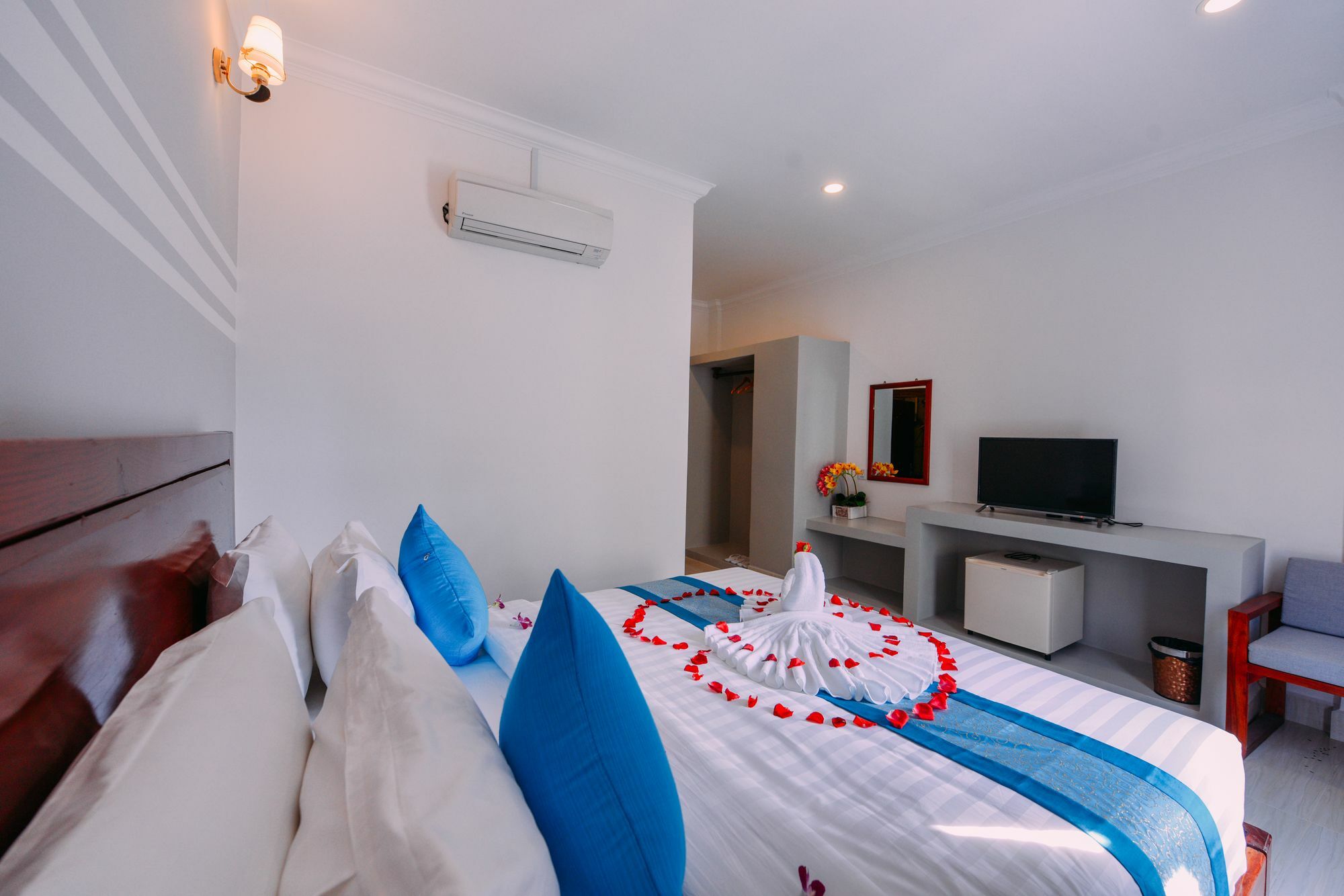 Sky Palace Boutique Hotel พระตะบอง ภายนอก รูปภาพ