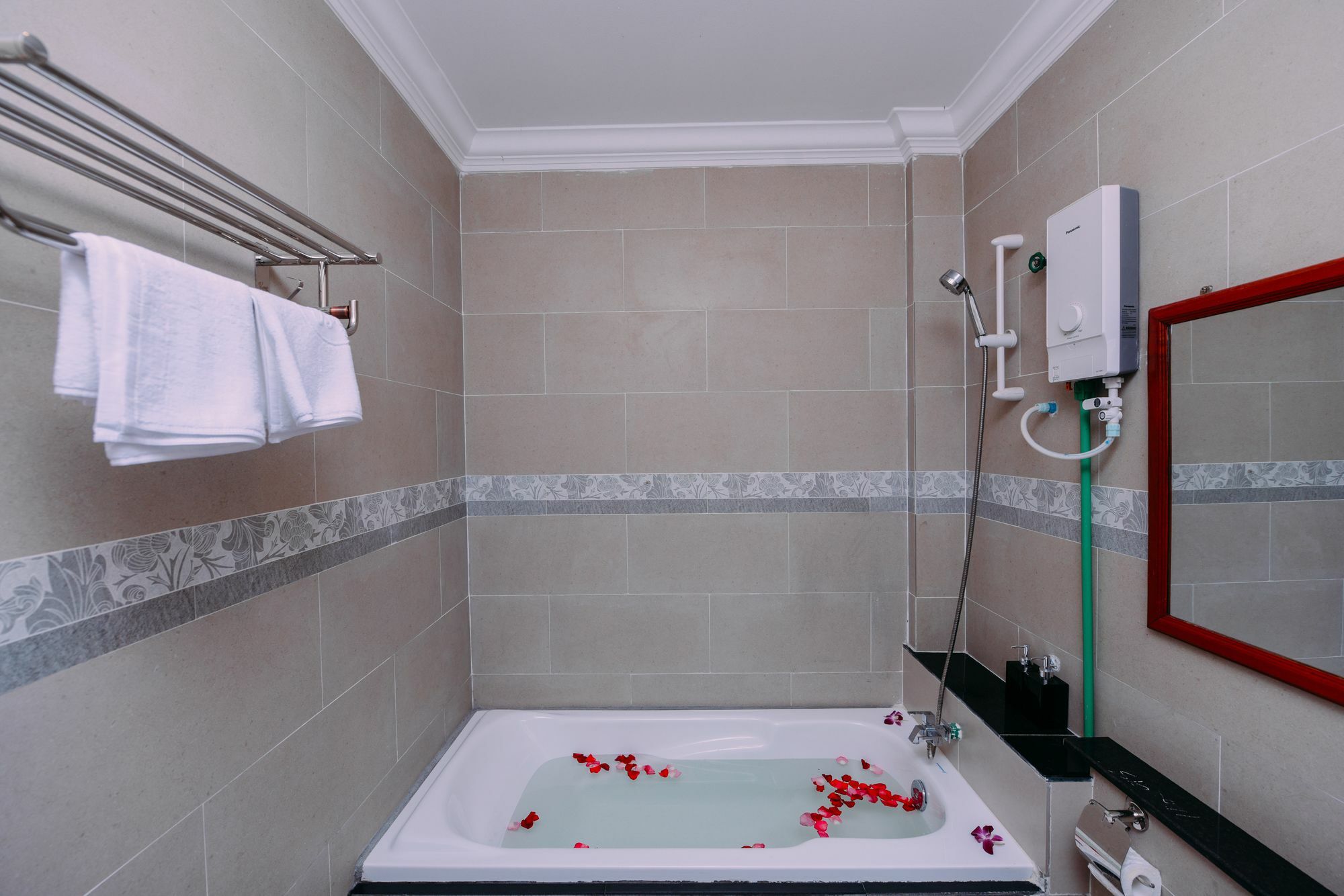 Sky Palace Boutique Hotel พระตะบอง ภายนอก รูปภาพ