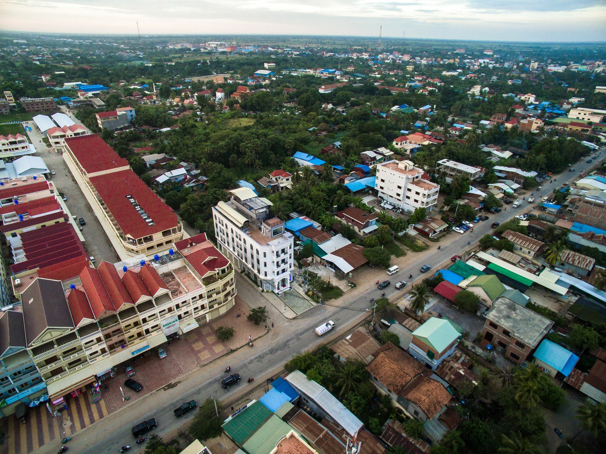 Sky Palace Boutique Hotel พระตะบอง ภายนอก รูปภาพ